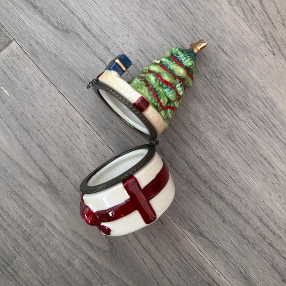 Ceramic Christmas ornament holiday jewellery box - Picture 3 of 5